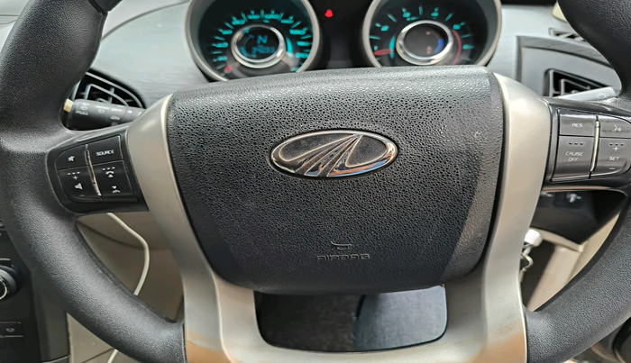 2017 Mahindra XUV500 W6, Diesel, Manual, 94,093 km, interior