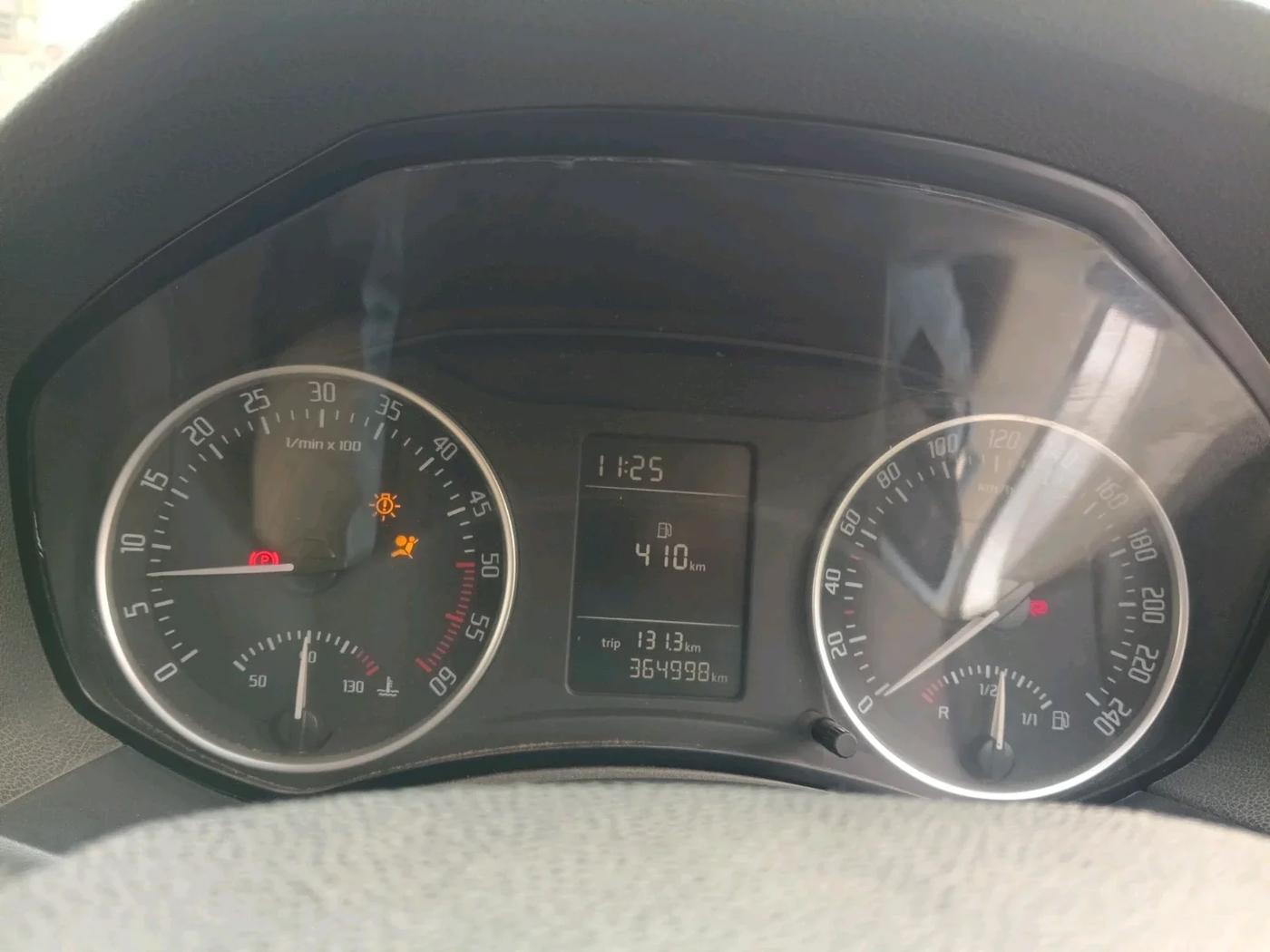 2012 Skoda Laura AMBIENTE 2.0 TDI CR MT, Diesel, Manual, 3,64,998 km, interior