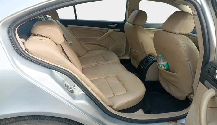 2012 Skoda Laura AMBIENTE 2.0 TDI CR MT, Diesel, Manual, 3,64,998 km, interior