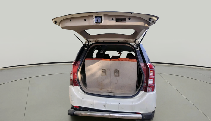 2016 Mahindra XUV500 W6 1.99, Diesel, Manual, 1,38,231 km, exterior