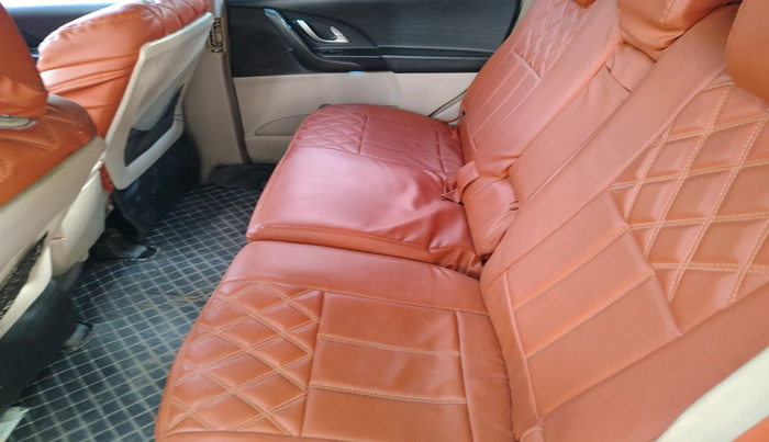 2016 Mahindra XUV500 W6 1.99, Diesel, Manual, 1,38,231 km, interior