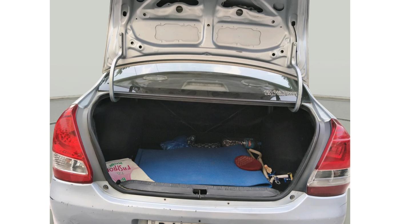 2011 Toyota Etios V, Petrol, Manual, 1,50,093 km, exterior