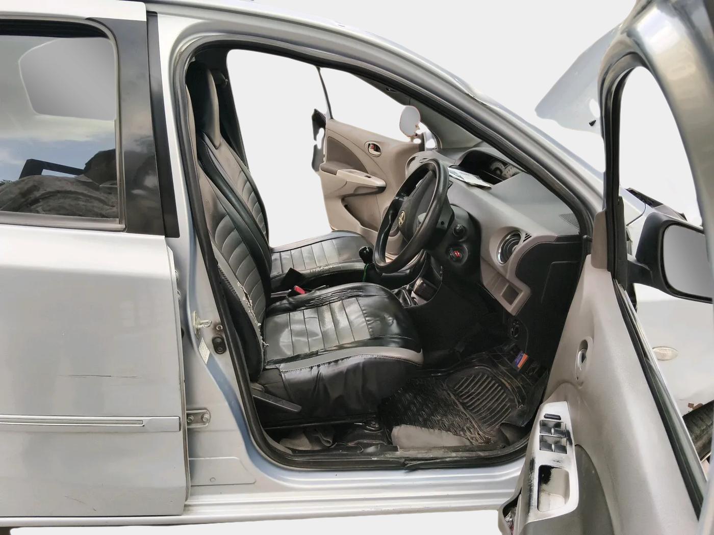 2011 Toyota Etios V, Petrol, Manual, 1,50,093 km, interior