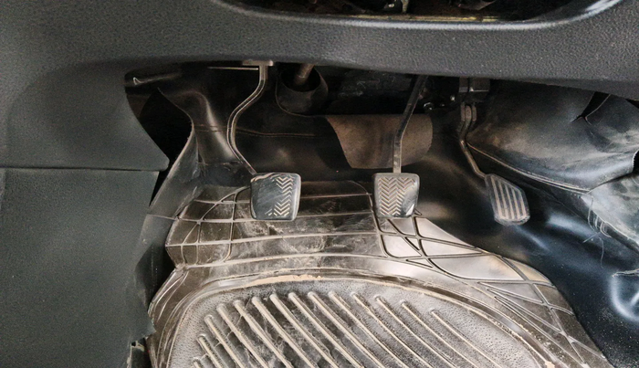 2011 Toyota Etios V, Petrol, Manual, 1,50,093 km, interior