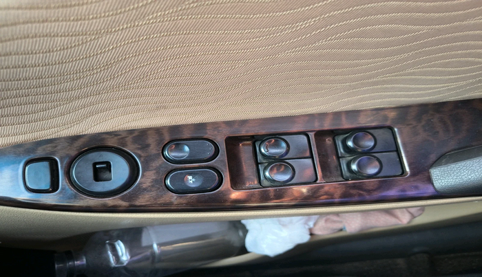 2013 Hyundai Verna FLUIDIC 1.6 CRDI SX, Diesel, Manual, 1,02,146 km, interior