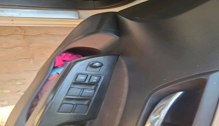 2013 Maruti Swift VXI, Petrol, Manual, 95,753 km, interior
