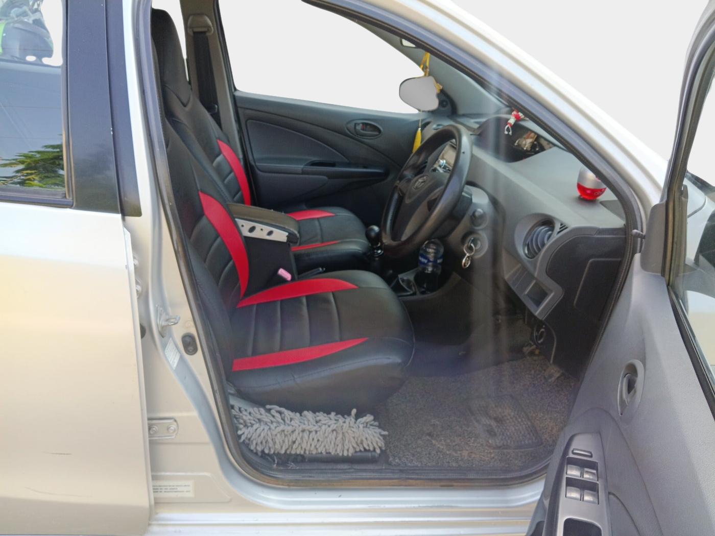 2012 Toyota Etios Liva GD, Diesel, Manual, 1,67,901 km, interior