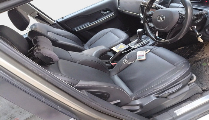 2019 Tata Hexa XTA 4X2 7 STR, Diesel, Automatic, 93,545 km, interior