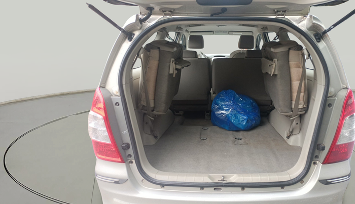 2013 Toyota Innova 2.5 VX 8 STR, Diesel, Manual, 1,10,288 km, exterior