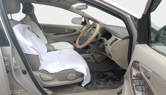 2013 Toyota Innova 2.5 VX 8 STR, Diesel, Manual, 1,10,288 km, interior