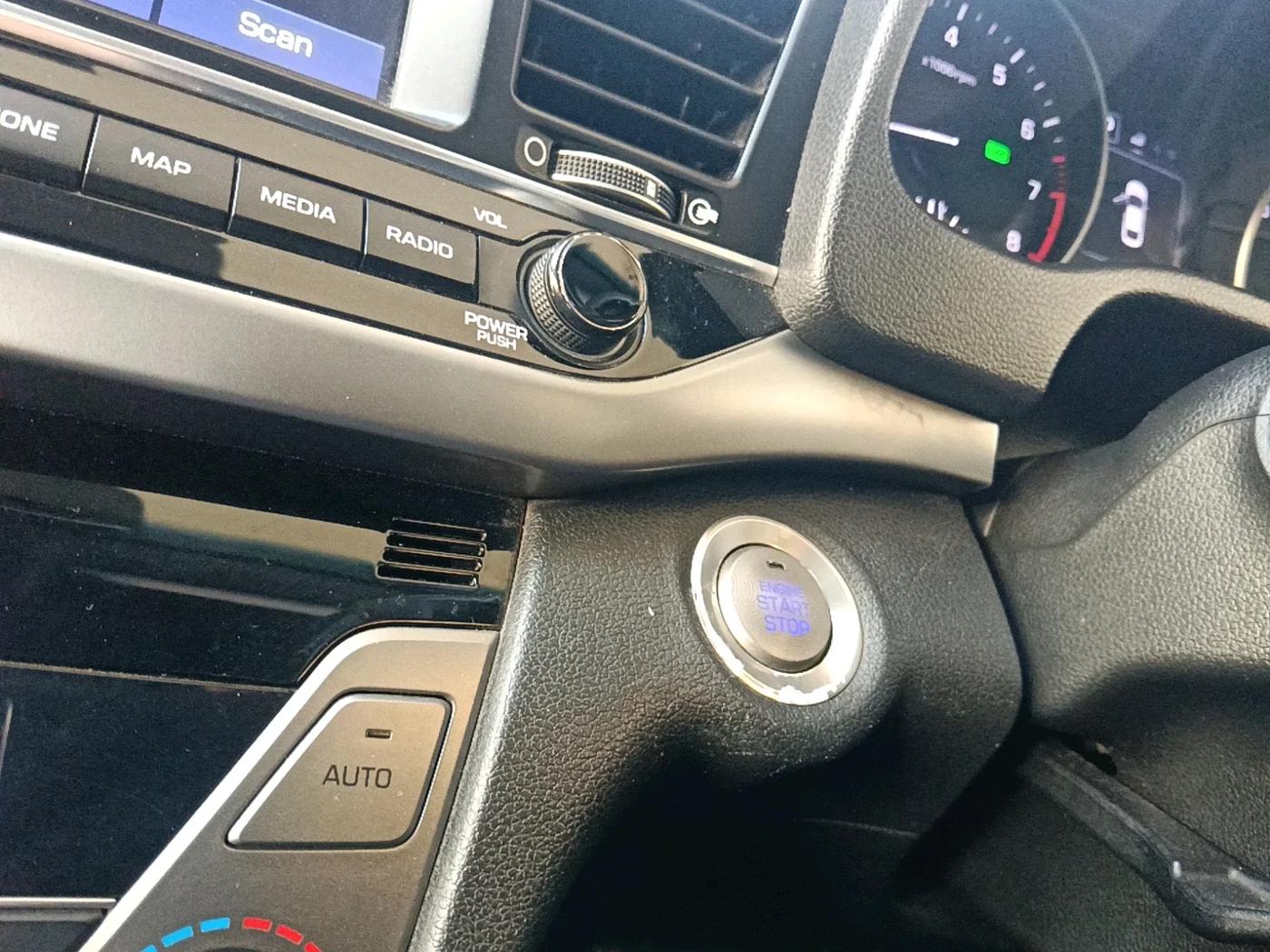 2017 Hyundai New Elantra 2.0 SX(O) AT PETROL, Petrol, Automatic, 97,931 km, interior