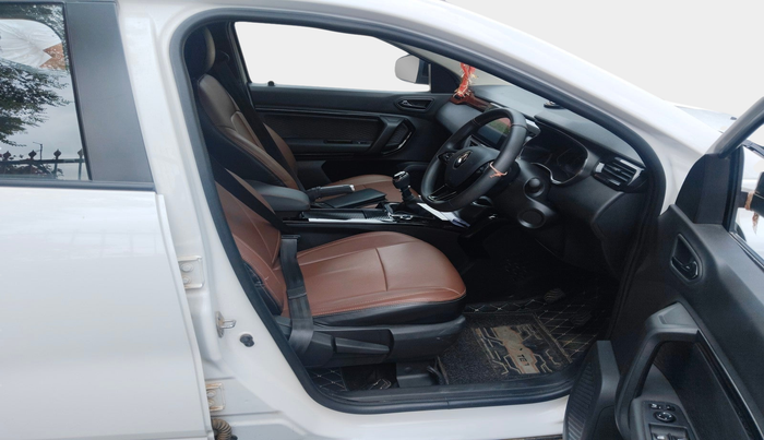 2023 Renault Kiger RXZ MT, Petrol, Manual, 10,702 km, interior
