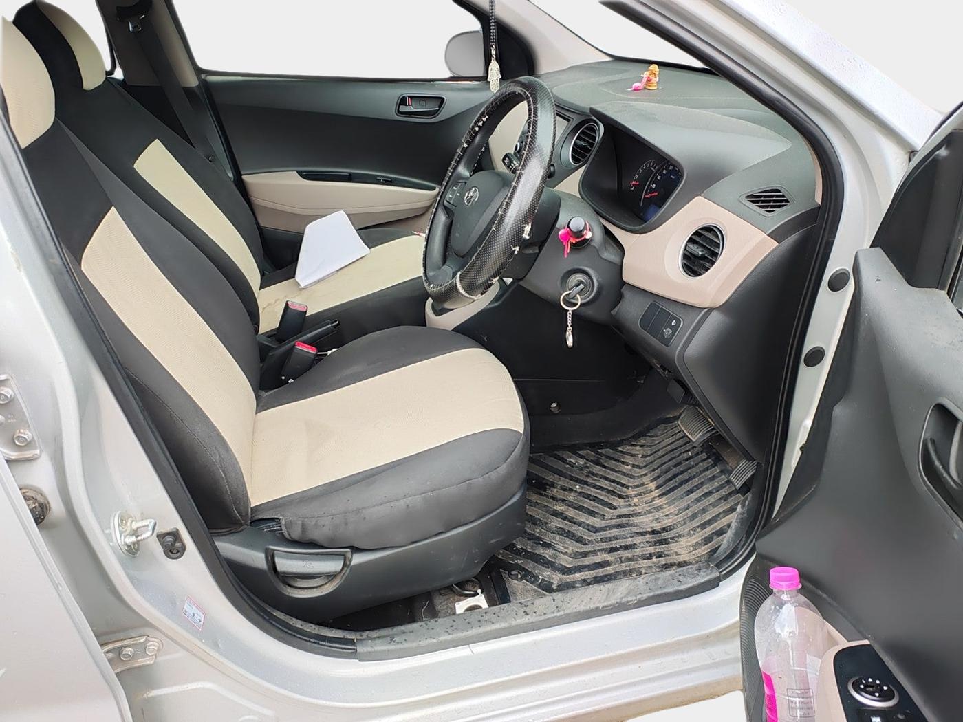 2018 Hyundai Grand i10 MAGNA AT 1.2 KAPPA VTVT, Petrol, Automatic, 68,023 km, interior
