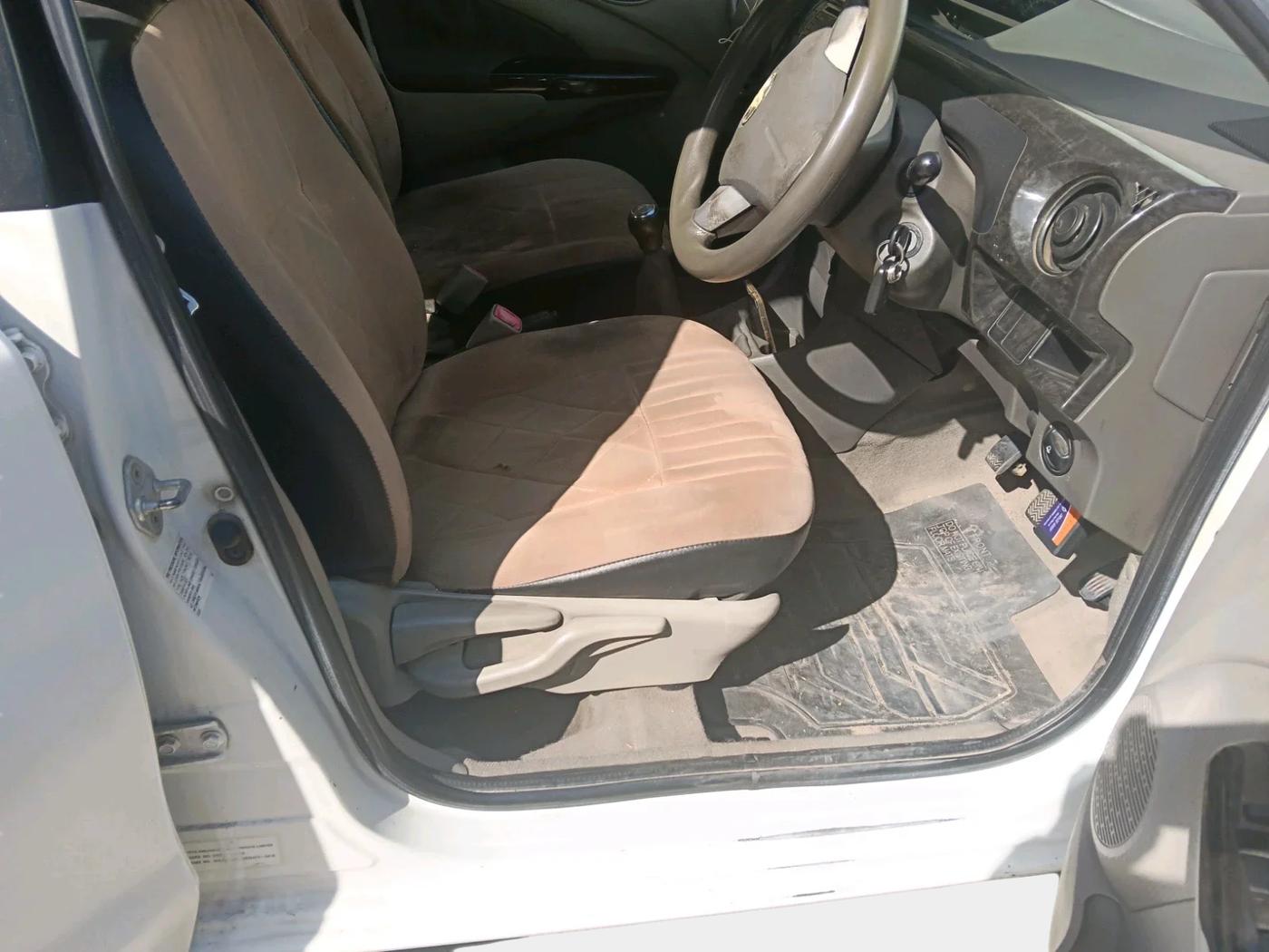 2016 Toyota Etios Liva V, Petrol, Manual, 81,418 km, interior