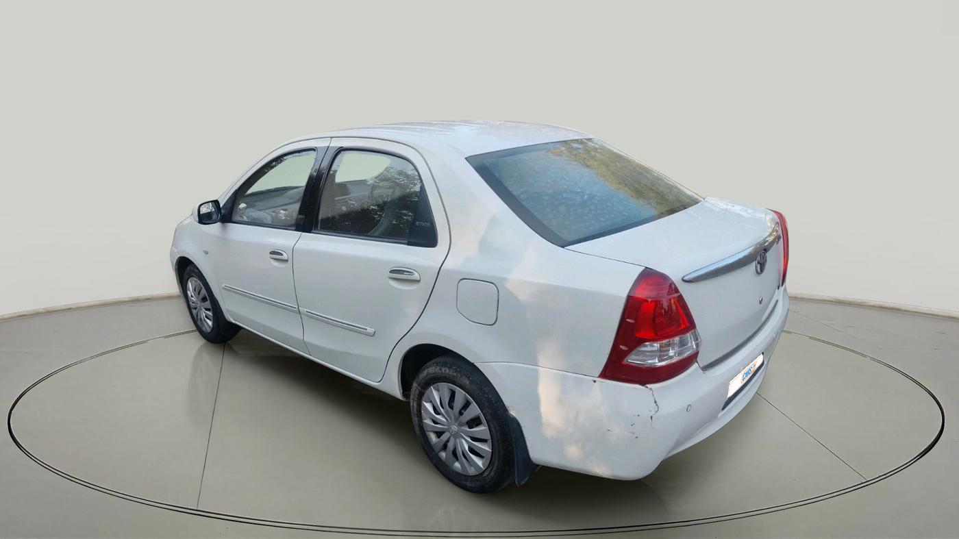 2011 Toyota Etios V, CNG, Manual, 1,06,706 km, exterior