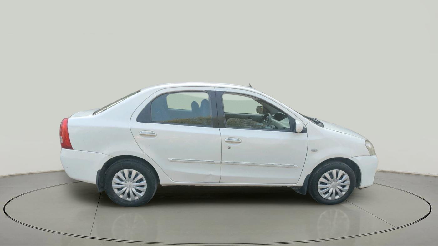 2011 Toyota Etios V, CNG, Manual, 1,06,706 km, exterior