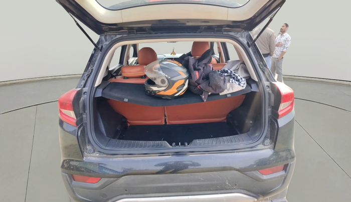 2022 Mahindra XUV300 W8 (O) 1.2 PETROL, Petrol, Manual, 23,928 km, exterior