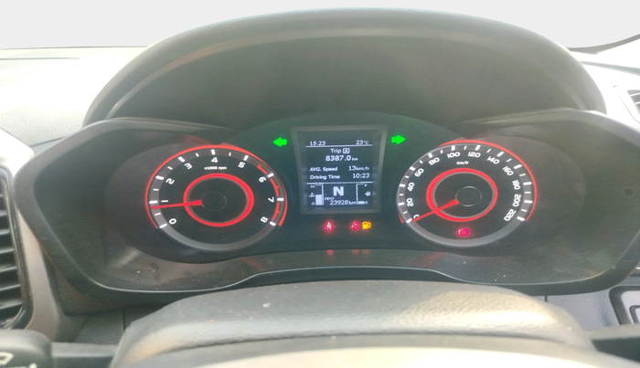 2022 Mahindra XUV300 W8 (O) 1.2 PETROL, Petrol, Manual, 23,928 km, interior