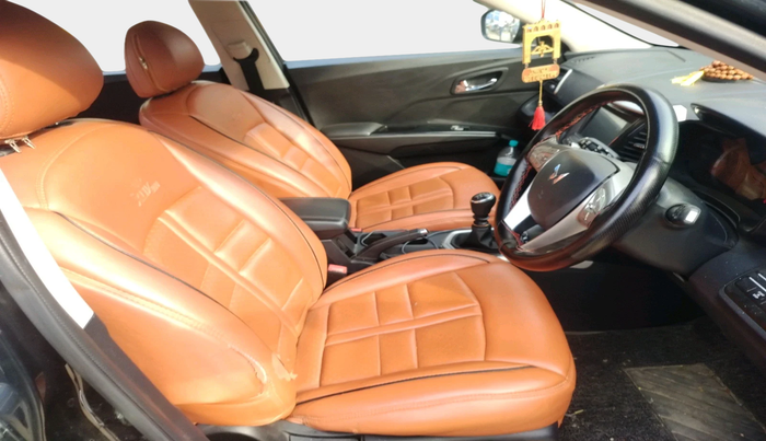 2022 Mahindra XUV300 W8 (O) 1.2 PETROL, Petrol, Manual, 23,928 km, interior