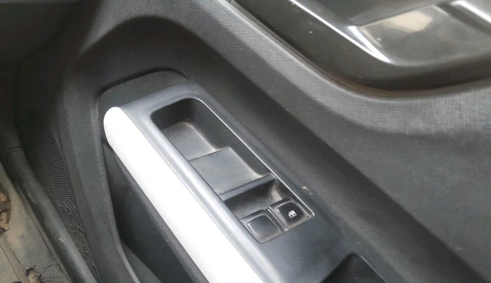 2022 Tata PUNCH PURE MT, Petrol, Manual, 31,964 km, interior