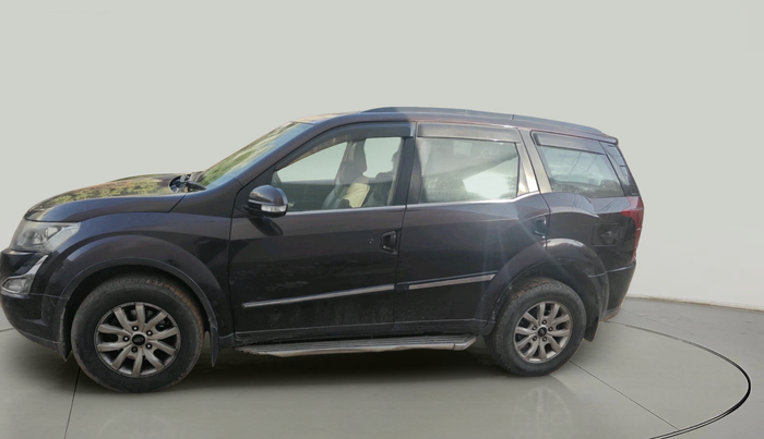 2016 Mahindra XUV500 W10, Diesel, Manual, 2,00,368 km, exterior