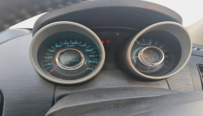 2016 Mahindra XUV500 W10, Diesel, Manual, 2,00,368 km, interior