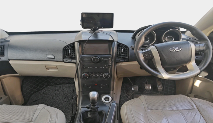 2016 Mahindra XUV500 W10, Diesel, Manual, 2,00,368 km, interior