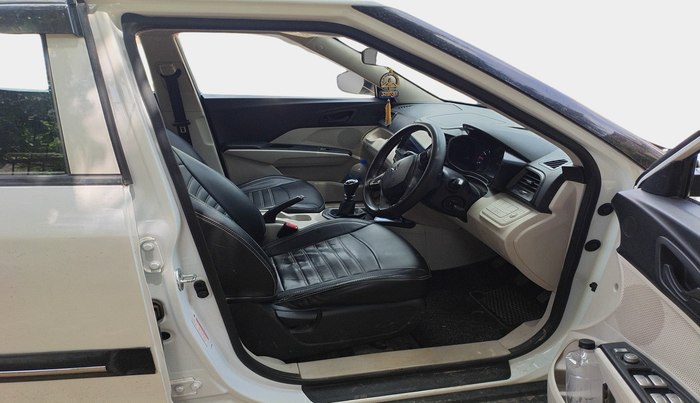 2024 Mahindra XUV300 W4 1.2 PETROL, Petrol, Manual, 4 km, interior