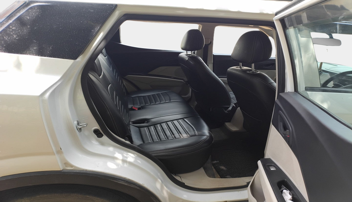2024 Mahindra XUV300 W4 1.2 PETROL, Petrol, Manual, 4 km, interior