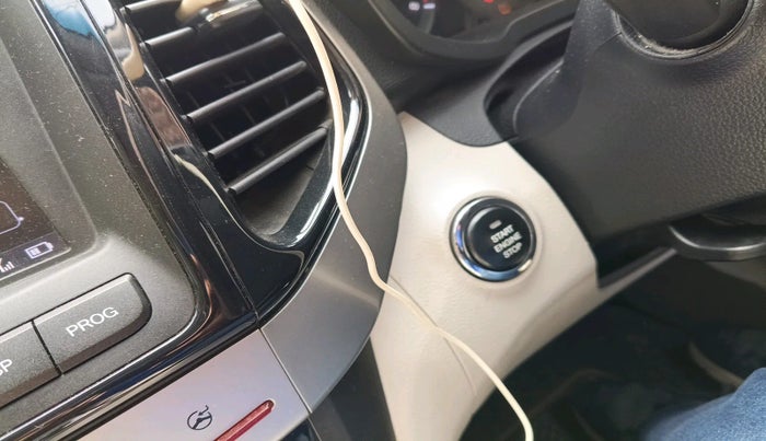 2019 Mahindra XUV300 W8 (O) 1.2 PETROL, Petrol, Manual, 31,668 km, interior