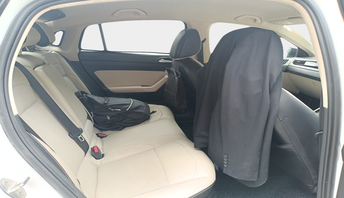 2022 Volkswagen VIRTUS HIGHLINE TSI 1.0 AT, Petrol, Automatic, 38,168 km, interior