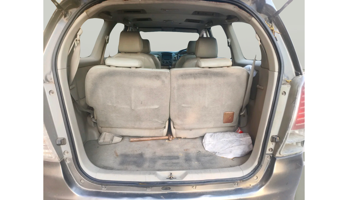 2011 Toyota Innova 2.5 G4 7 STR, Diesel, Manual, 1,07,534 km, exterior