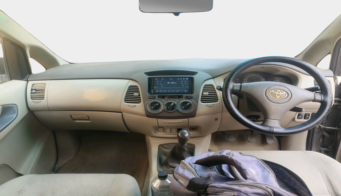 2011 Toyota Innova 2.5 G4 7 STR, Diesel, Manual, 1,07,534 km, interior