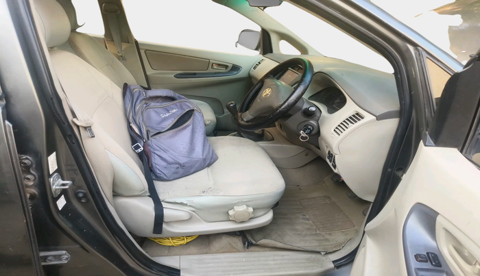 2011 Toyota Innova 2.5 G4 7 STR, Diesel, Manual, 1,07,534 km, interior
