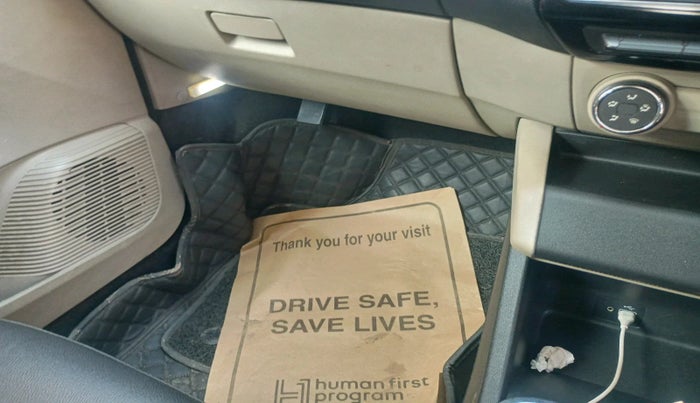 2020 Renault TRIBER RXZ AMT, Petrol, Automatic, 29,268 km, interior