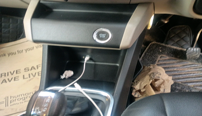 2020 Renault TRIBER RXZ AMT, Petrol, Automatic, 29,268 km, interior