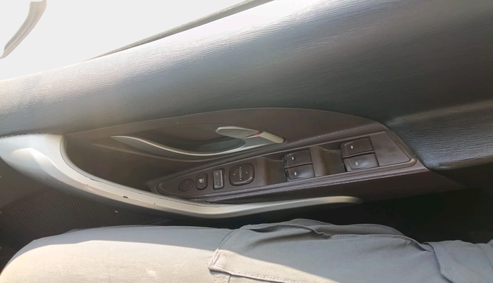 2014 Mahindra XUV500 W8, Diesel, Manual, 1,55,144 km, interior