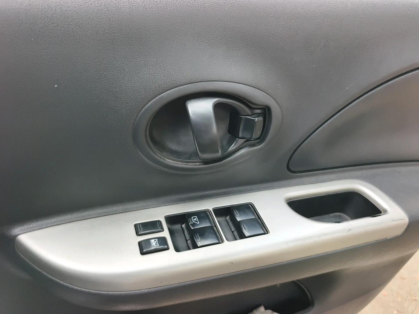 2017 Nissan Micra Active XV, Petrol, Manual, 72,000 km, interior