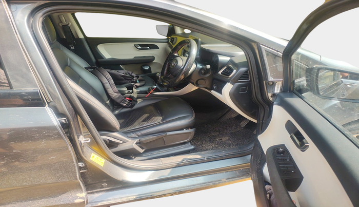 2022 Tata ALTROZ XZ PETROL, Petrol, Manual, 1,35,796 km, interior