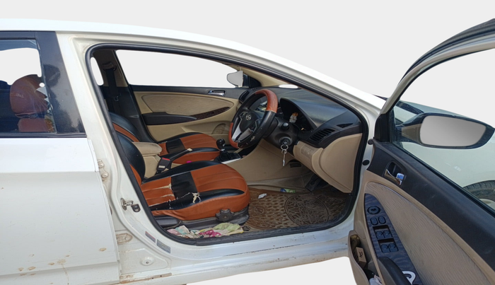 2011 Hyundai Verna FLUIDIC 1.6 CRDI EX, Diesel, Manual, 91,331 km, interior