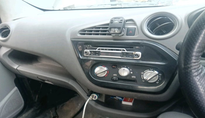 2017 Datsun Redi Go T (O), Petrol, Manual, 1,27,303 km, interior
