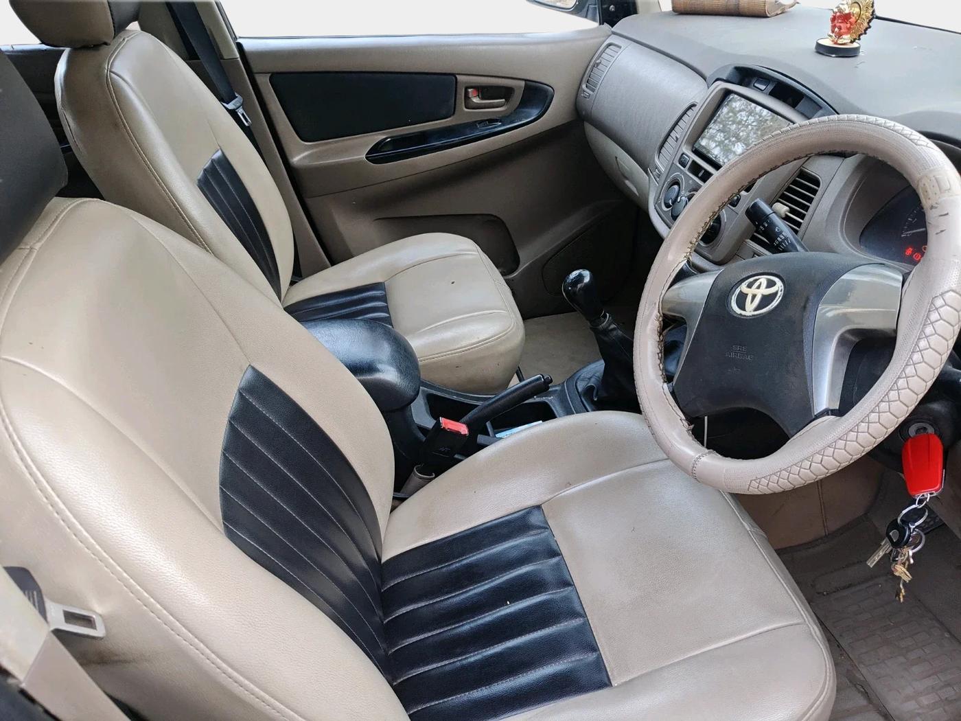 2015 Toyota Innova 2.5 GX 7 STR, Diesel, Manual, 1,42,762 km, interior