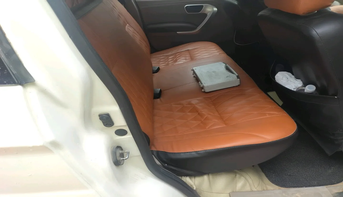 2017 Mahindra TUV300 T8, Diesel, Manual, 1,46,899 km, interior