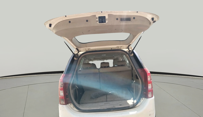 2017 Mahindra XUV500 W10, Diesel, Manual, 2,40,300 km, exterior