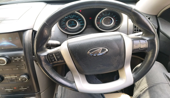 2017 Mahindra XUV500 W10, Diesel, Manual, 2,40,300 km, interior