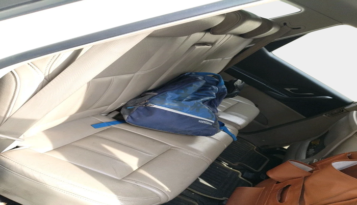 2017 Mahindra XUV500 W10, Diesel, Manual, 2,40,300 km, interior