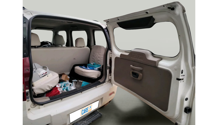 2017 Mahindra TUV300 T6, Diesel, Manual, 2,14,299 km, exterior