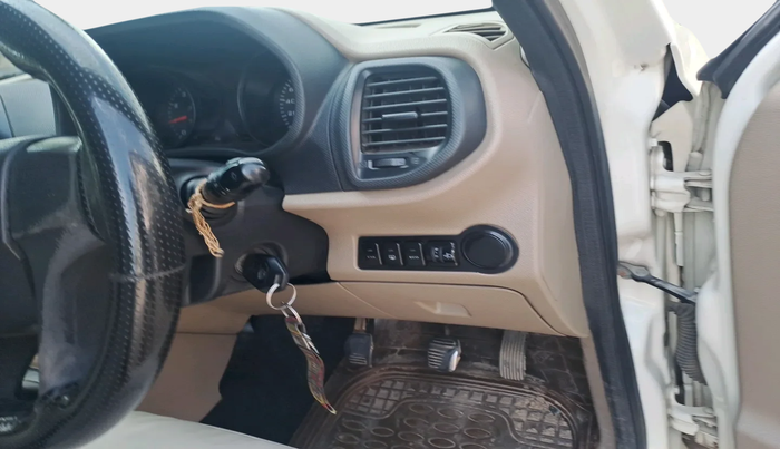 2017 Mahindra TUV300 T6, Diesel, Manual, 2,14,299 km, interior