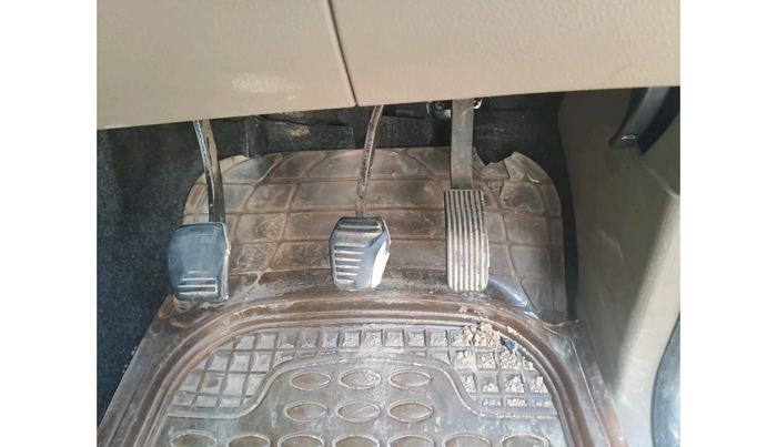 2017 Mahindra TUV300 T6, Diesel, Manual, 2,14,299 km, interior