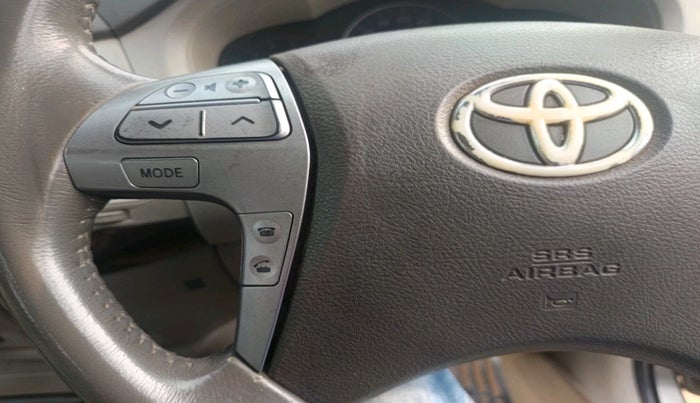 2014 Toyota Innova 2.5 VX 8 STR, Diesel, Manual, 1,78,740 km, interior